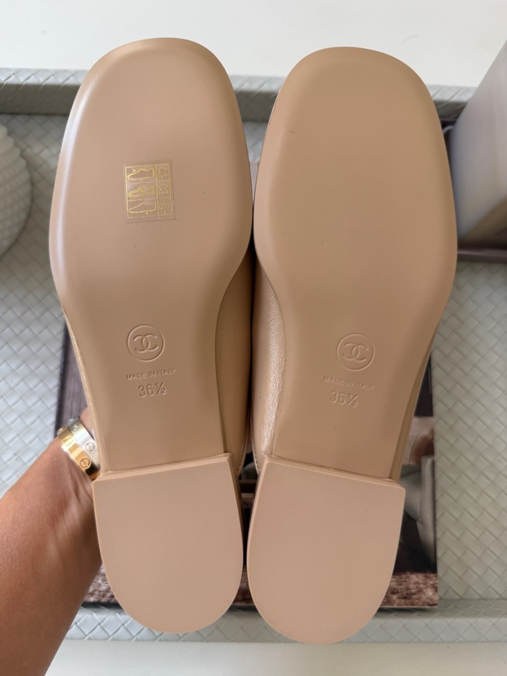 CHANEL GOLD CC LOGO WITH CRYSTALS CHAIN GOLD BEIGE NUDE PATENT LEATHER MULE 36.5 - Picture 16 of 17